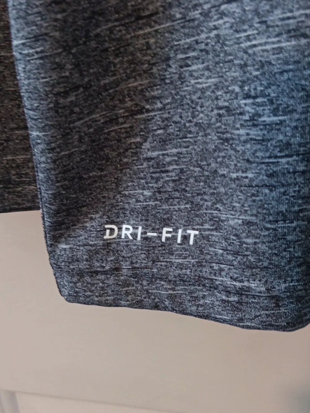 Nike Men’s Long Sleeve Dri-FIT Heathered Charcoal Gray Performance Tee